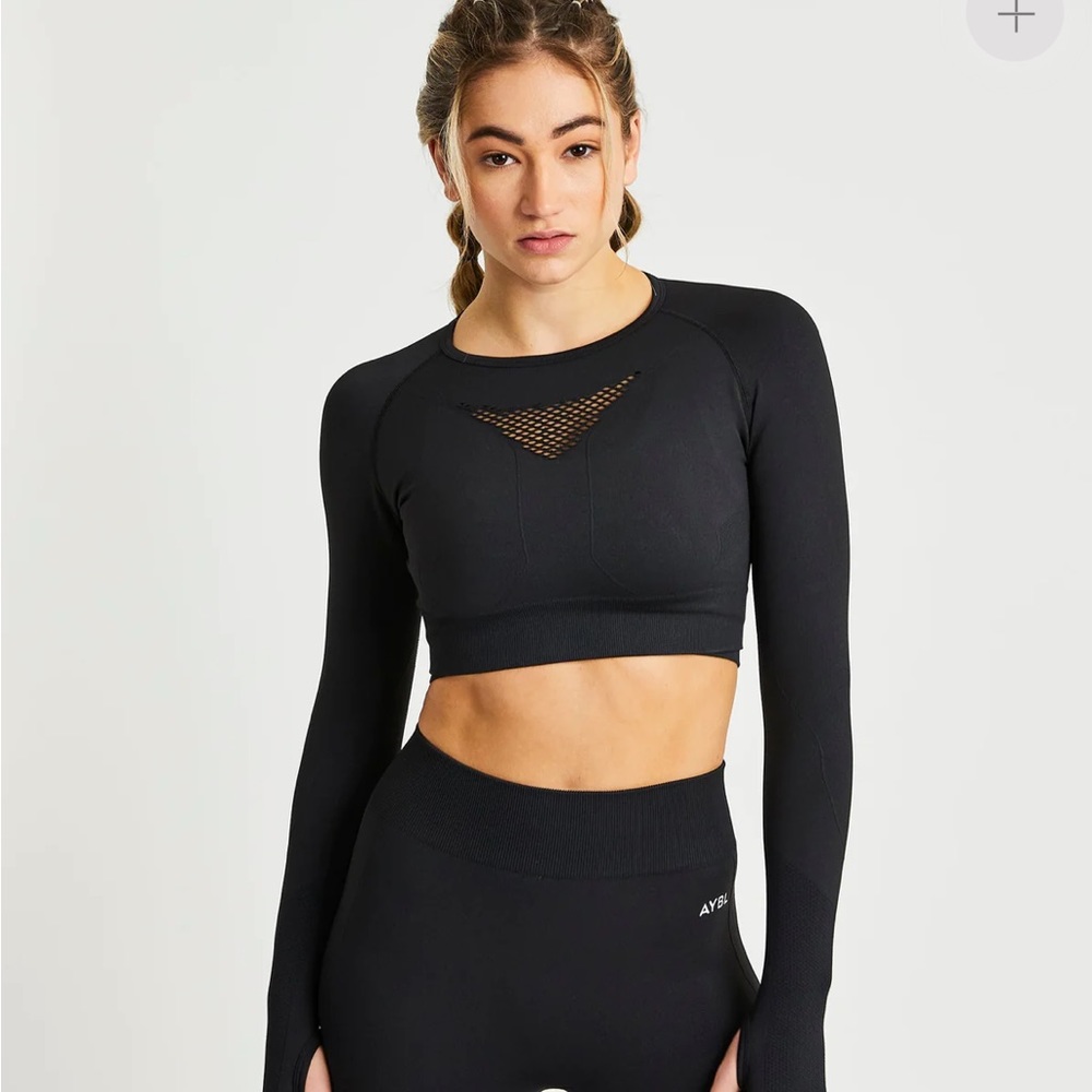 AYBL Motion Seamless Long Sleeve Crop Top - Jet Black